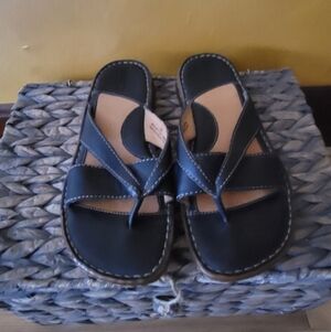 Born Sz 7 Black Leather Sandals